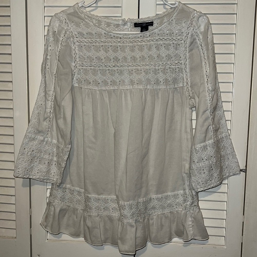 Gap women’s 3/4 sleeve white cotton eyelet trim top size large.